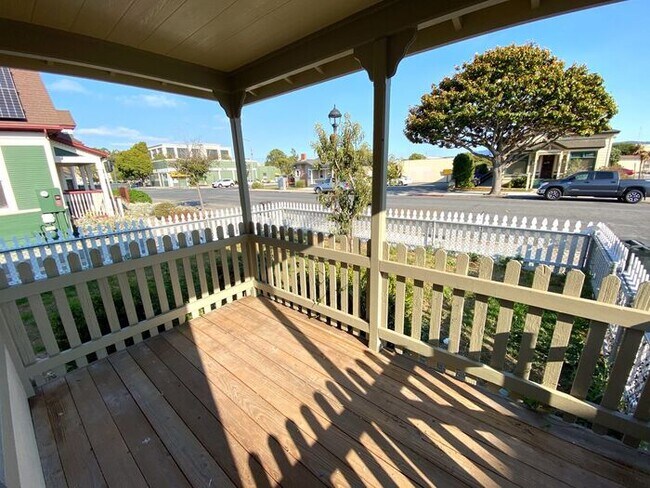 Building Photo - Pet Friendly 3 Bedroom Home in South Salinas