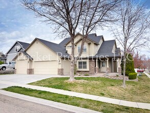 Building Photo - 874 E Forest Ridge Ct