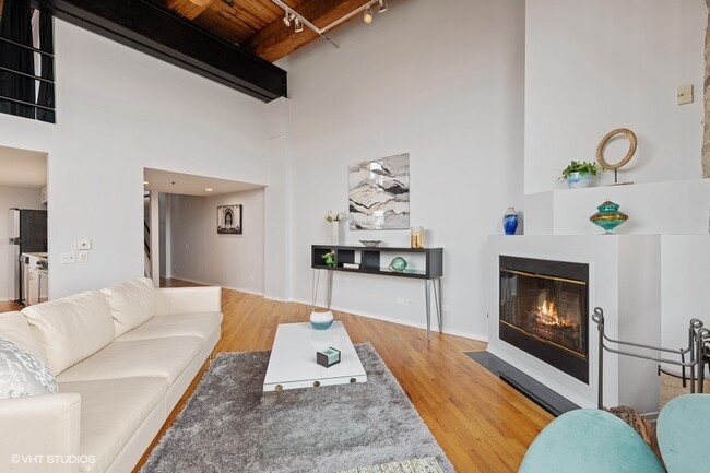 Foto del edificio - 2614 N Clybourn Ave