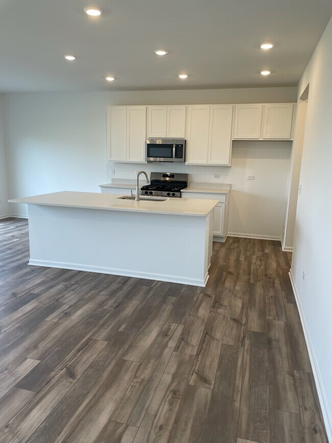 Building Photo - 337 Red Oak Cir