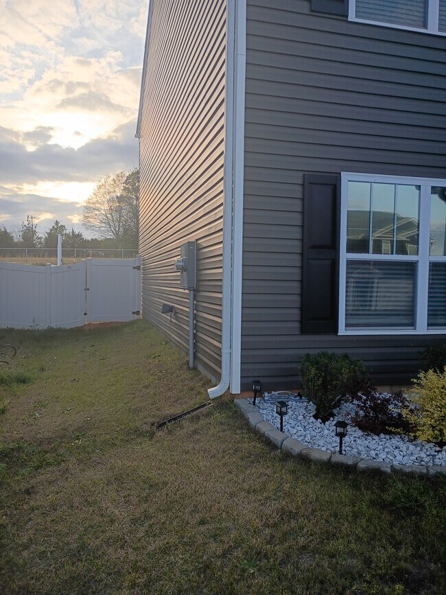 Foto del edificio - 751 Wolverine Ln