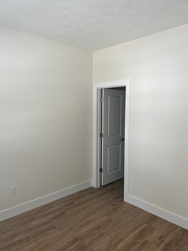 Foto del edificio - 709 Courtyard Ln