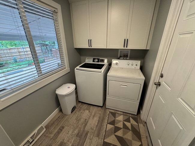 Building Photo - Charming Basement for Rent in the Heart of...