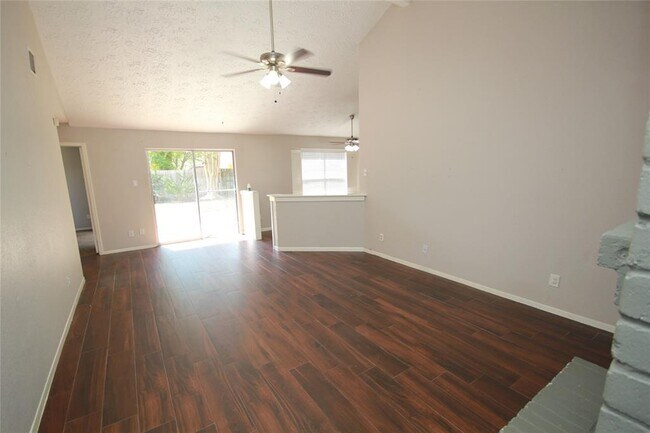 Foto del edificio - 22619 Braken Carter Ln
