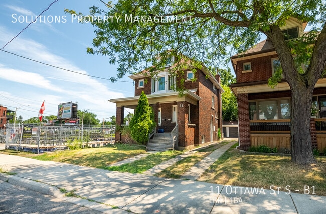 Building Photo - **1 Bedroom Basement Unit in Prime Location**