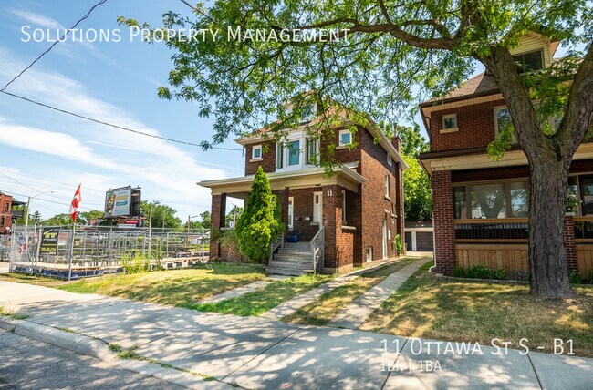 Photo du bâtiment - **1 Bedroom Basement Unit in Prime Location**