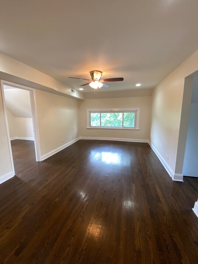 Building Photo - 9327 S Vanderpoel Ave