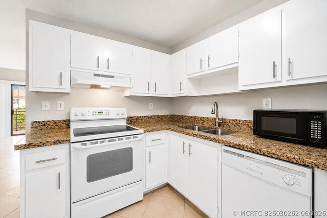 Foto del edificio - 503 Gardens Dr