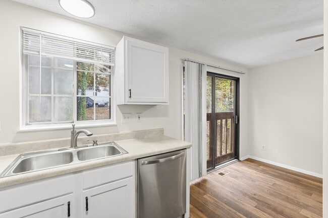 Building Photo - 2116 Scarbrough Rd