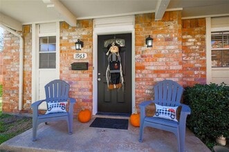 Building Photo - 1963 Shorewood Dr