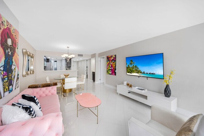 Foto del edificio - 1717 N Bayshore Dr