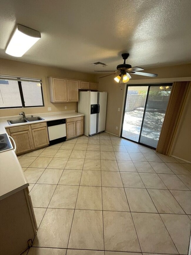 Building Photo - COMING SOON! Adorable 2 bed 2 bath Home in Phoenix!
