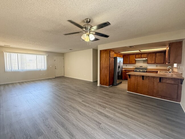 Building Photo - 75136 Cottonwood Dr