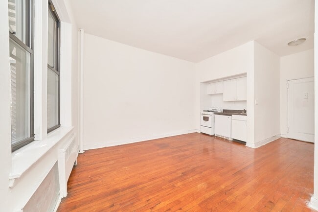 Building Photo - Large Studio in the heart of Hells Kitchen