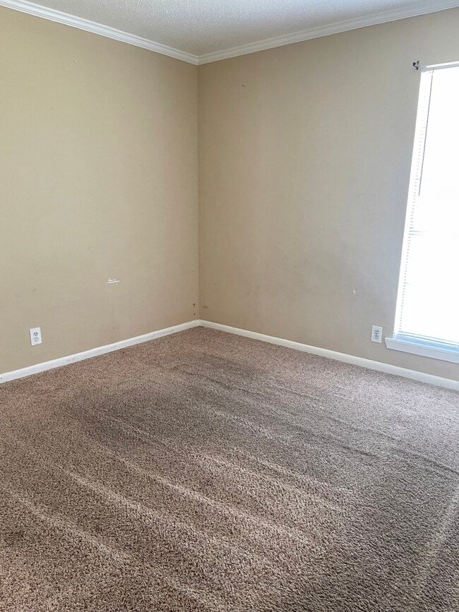 Building Photo - 117 Whispering Pines Loop