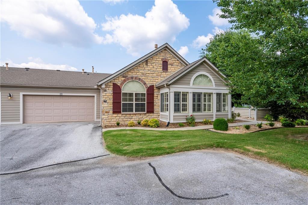 Primary Photo - 2100 W New Hope Rd
