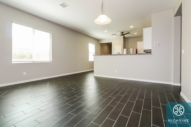 Foto del edificio - 22560 W Gardenia Dr