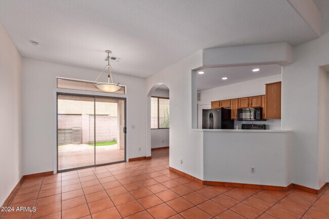 Building Photo - 4140 E Hallihan Dr