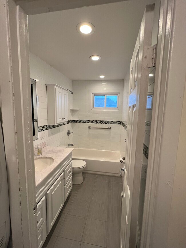bathroom - 124 Nassau Ln
