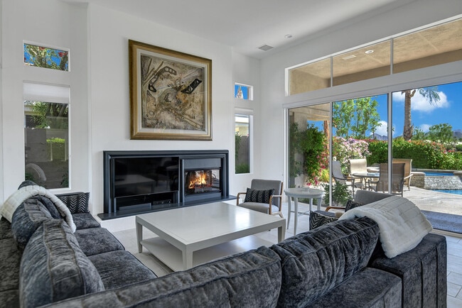 Building Photo - 189 White Horse Trail