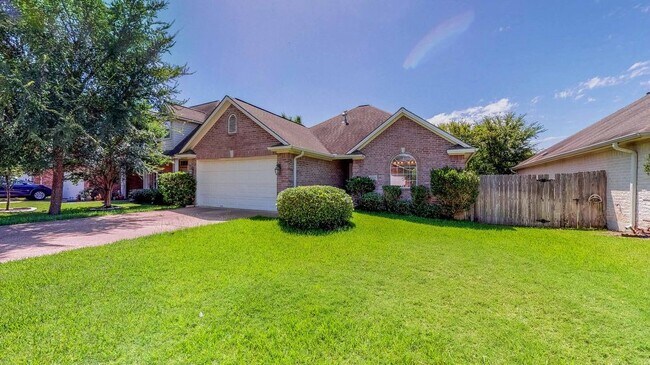 Building Photo - Castlegate Home Available