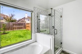 Building Photo - 6015 Wildbriar Ln