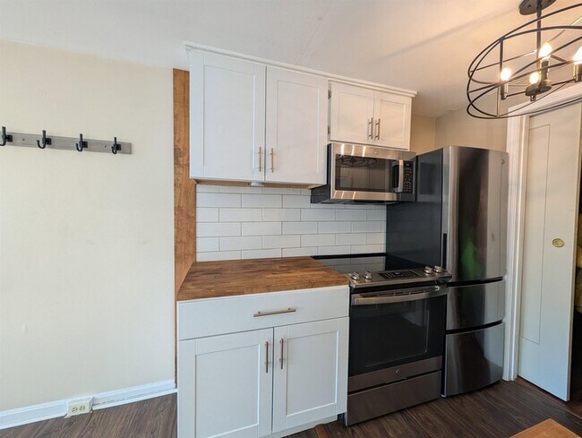 Foto del edificio - 93 Henry Law Ave