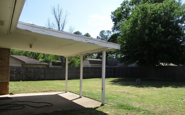 Foto del edificio - 3625 Stephenson Dr
