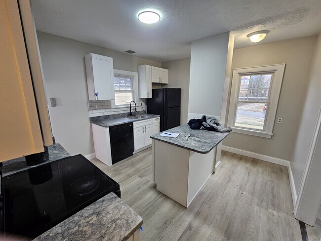 Foto del edificio - 3355 Henderson Rd