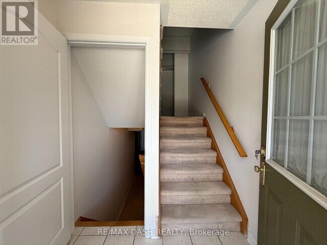 Photo du bâtiment - 5980-5980 Whitehorn Ave