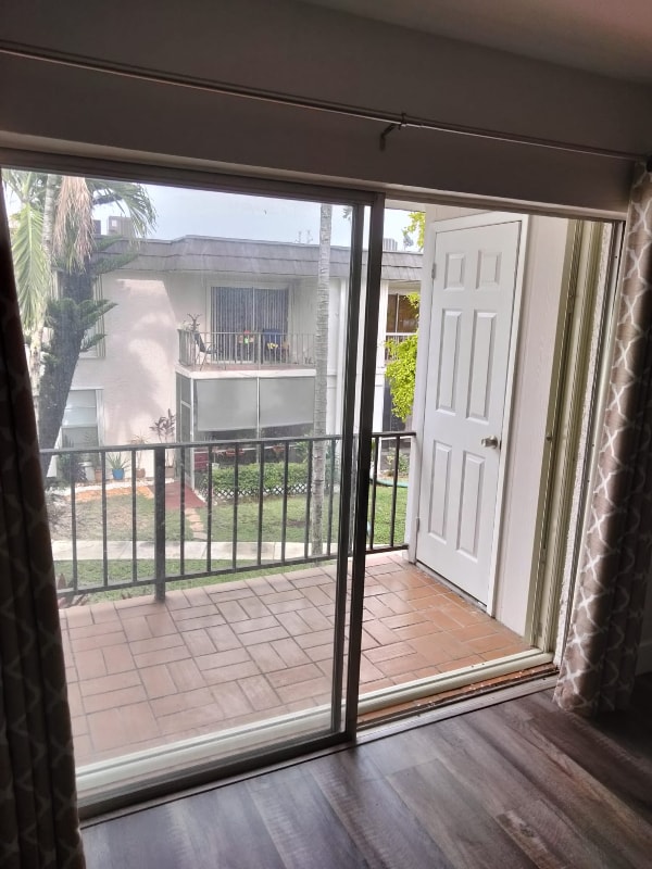 Primary Photo - 10395 N Kendall Dr