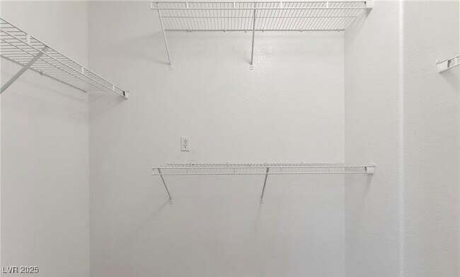 Building Photo - 9764 Bedstraw St