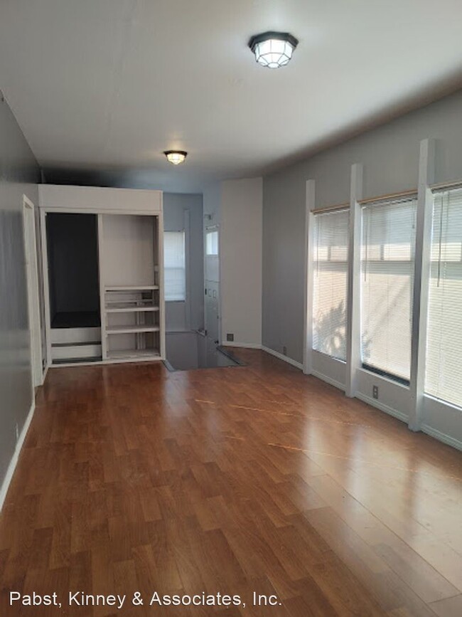 Building Photo - 3 br, 1 bath House - 1209 E BROADWAY STREET