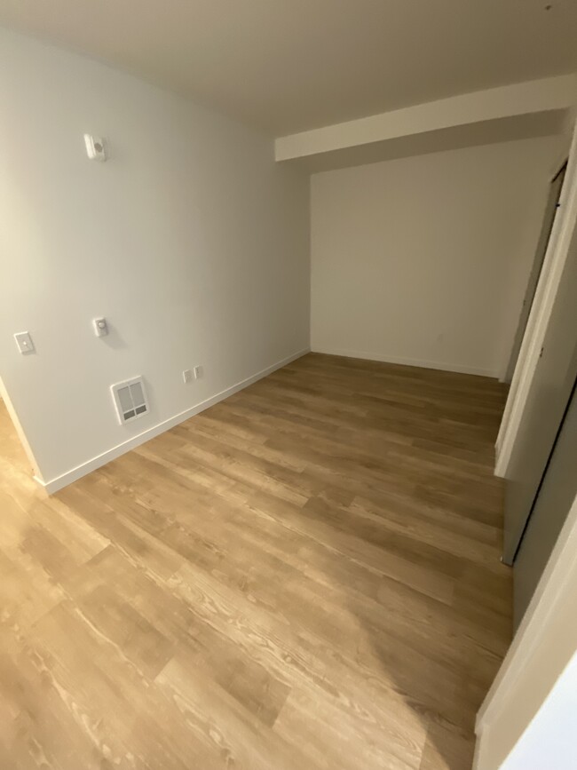 Open 1BD, 1BA - 498SF Bedroom - Proctor Flats