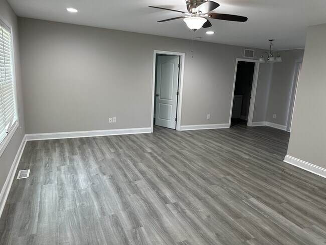 Foto del edificio - 1074 S Walnut St