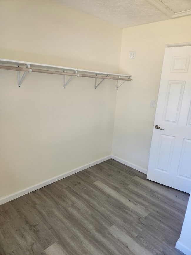 Building Photo - 7433 Dillon Ln