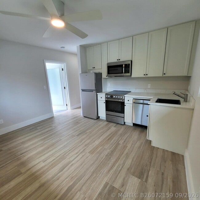 Building Photo - 809 NW 30th Ct