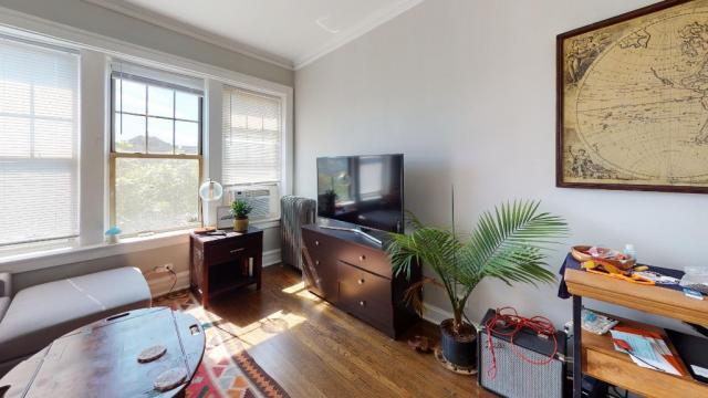 Building Photo - 1 bedroom in CHICAGO IL 60618