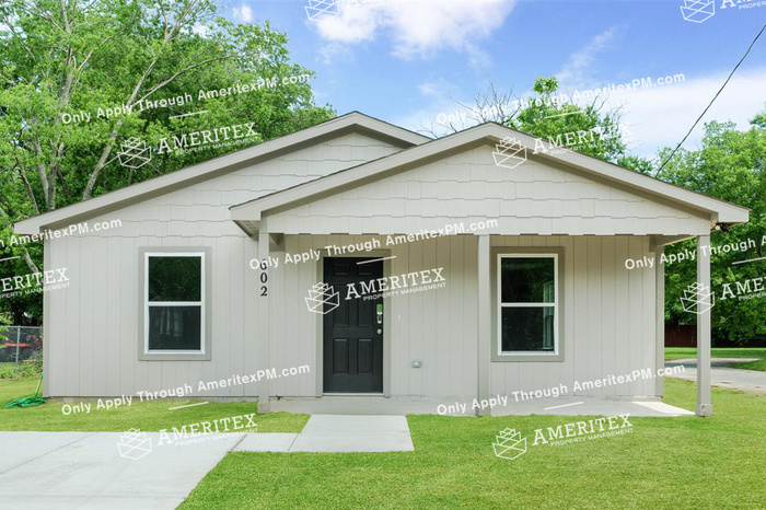 Primary Photo - 602 N Taylor St