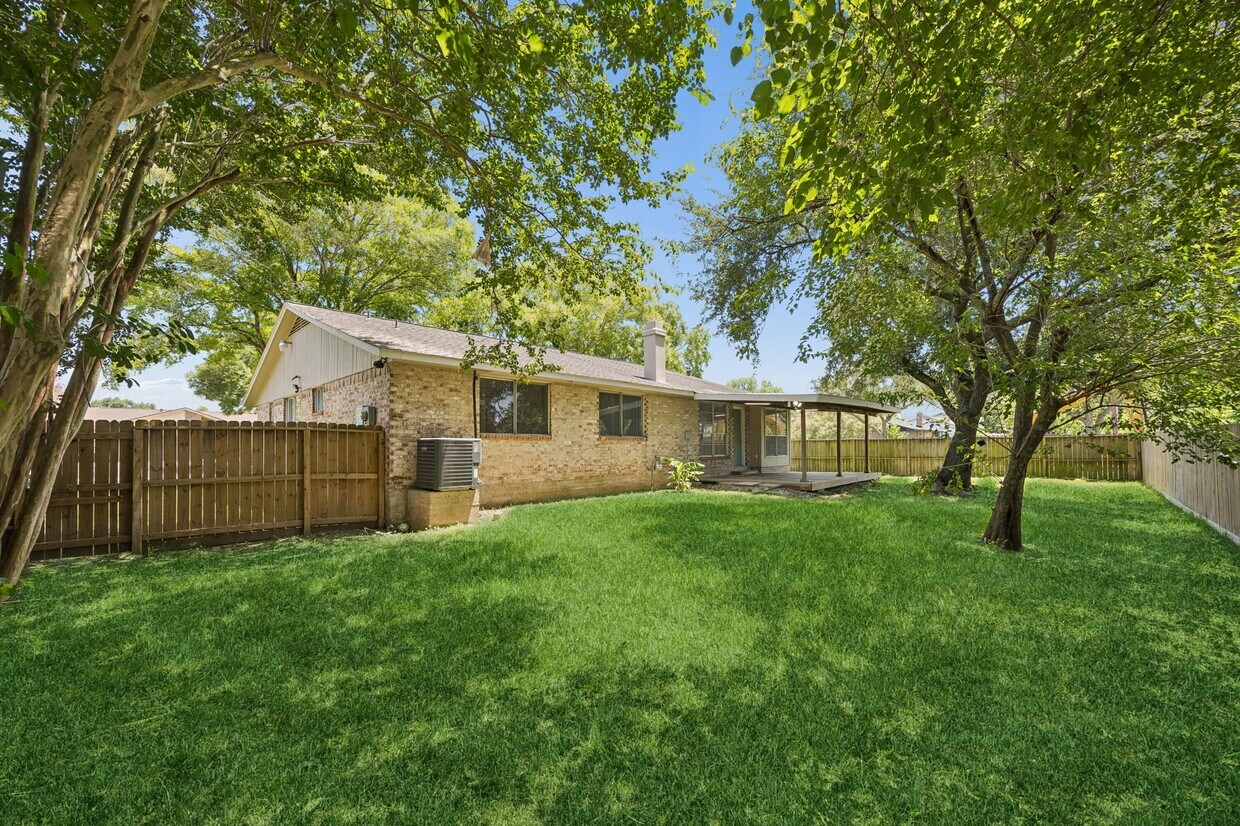 Building Photo - 11503 Gnarlwood Dr