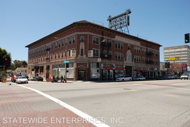 Building Photo - 1706 Sunset Blvd