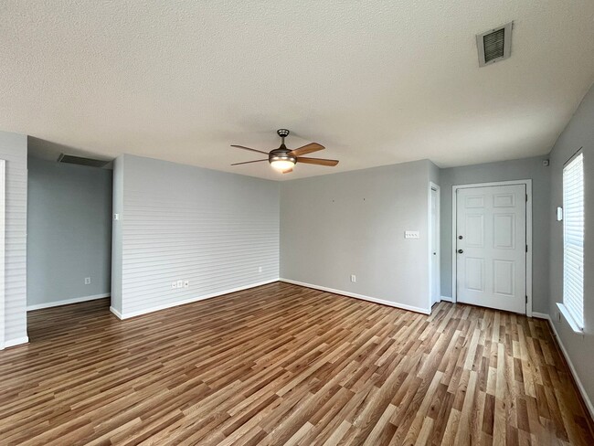 Foto del edificio - Classic 3BD, 2BA Apex Home in a Prime Loca...