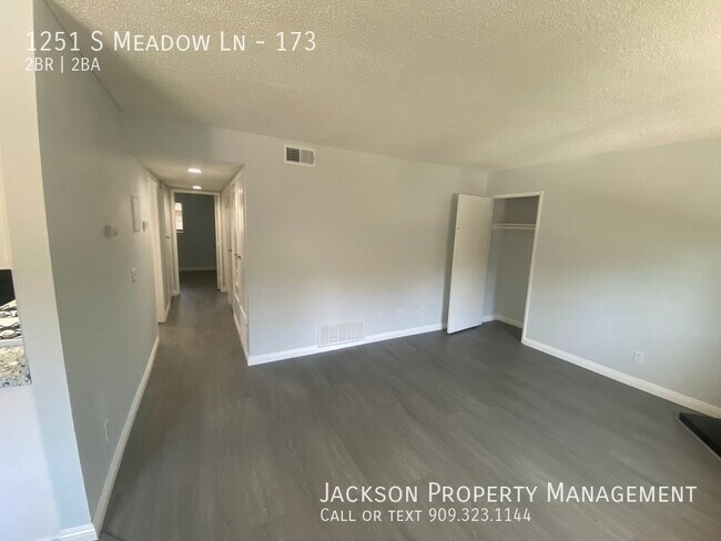Building Photo - Freshly turned 2 Bedroom Condo