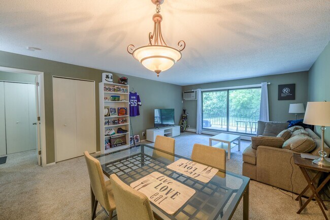 Building Photo - 1 br, 1 bath House - 10441 Greenbrier #107