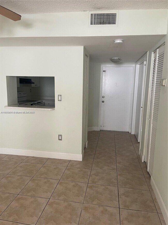 Foto del edificio - 8215 SW 152nd Ave