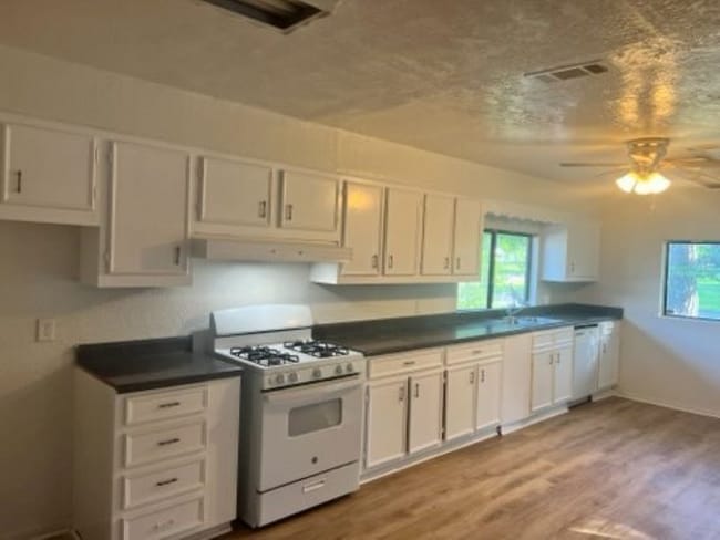 Building Photo - 8615 Beaumont Dr