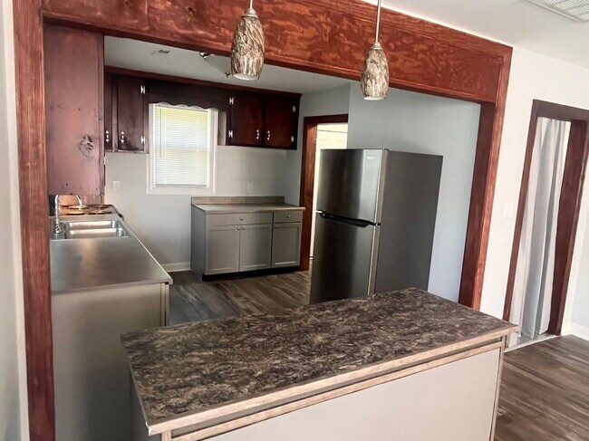 Foto del edificio - 511 Ford St