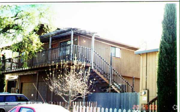 Building Photo - 106-108 Blackwood Dr
