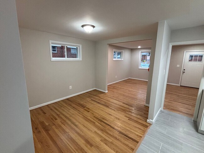Foto del edificio - 4 Bedroom 3 Full Bathrooms Newly Renovated...