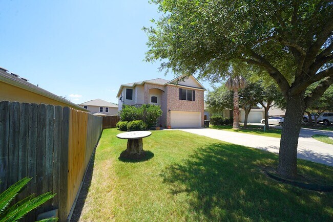 Foto del edificio - Lovely Cul-De-Sac Home in Schertz/Cibolo N...